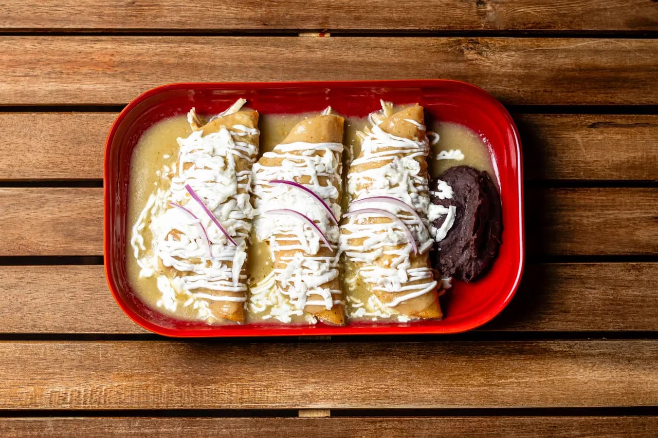 Enchiladas verdes de pollo