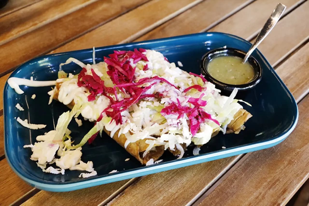 Tacos dorados de pollo